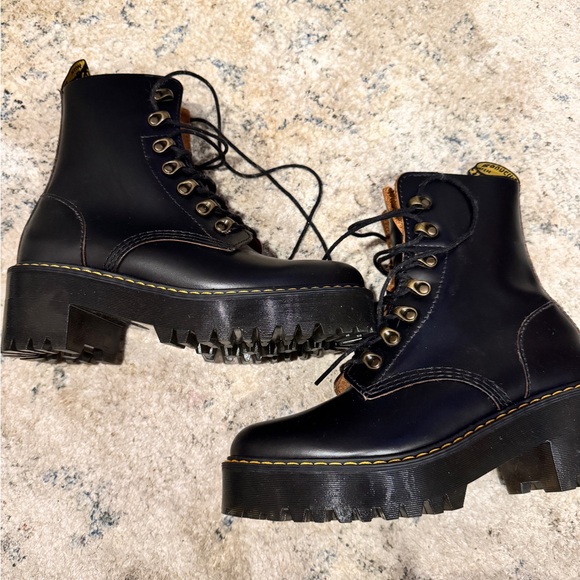 Dr Martens Leona Leather Heeled Boots size 8 - Picture 1 of 7
